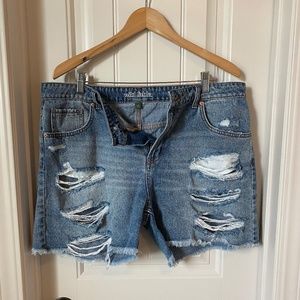 Wild Fable High Rise Short